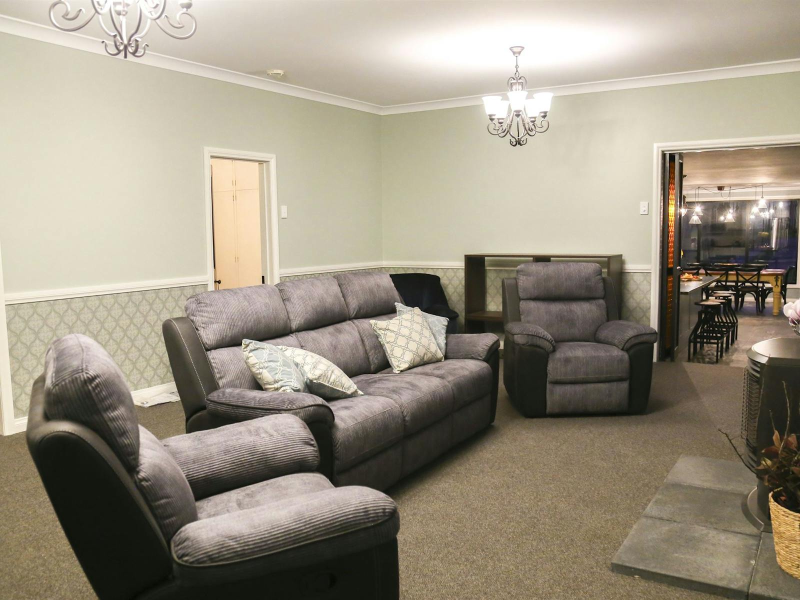The relaxing sittin room