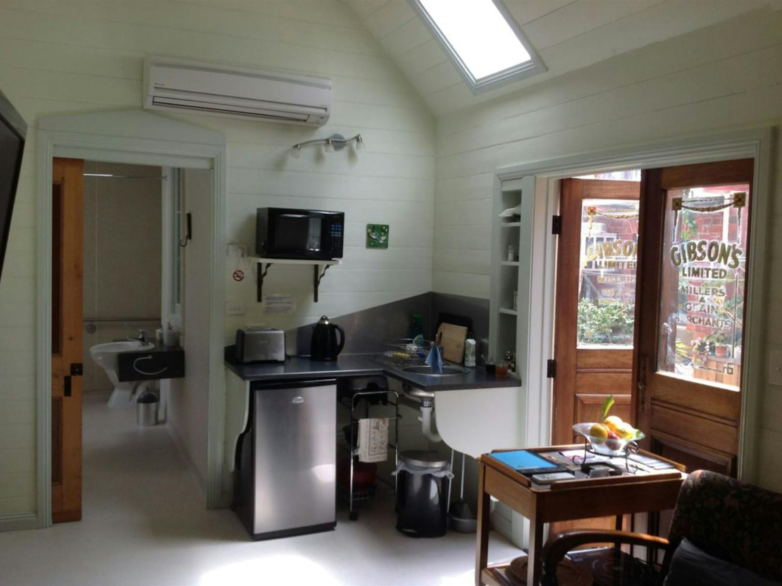 Wren cottage kitchenette