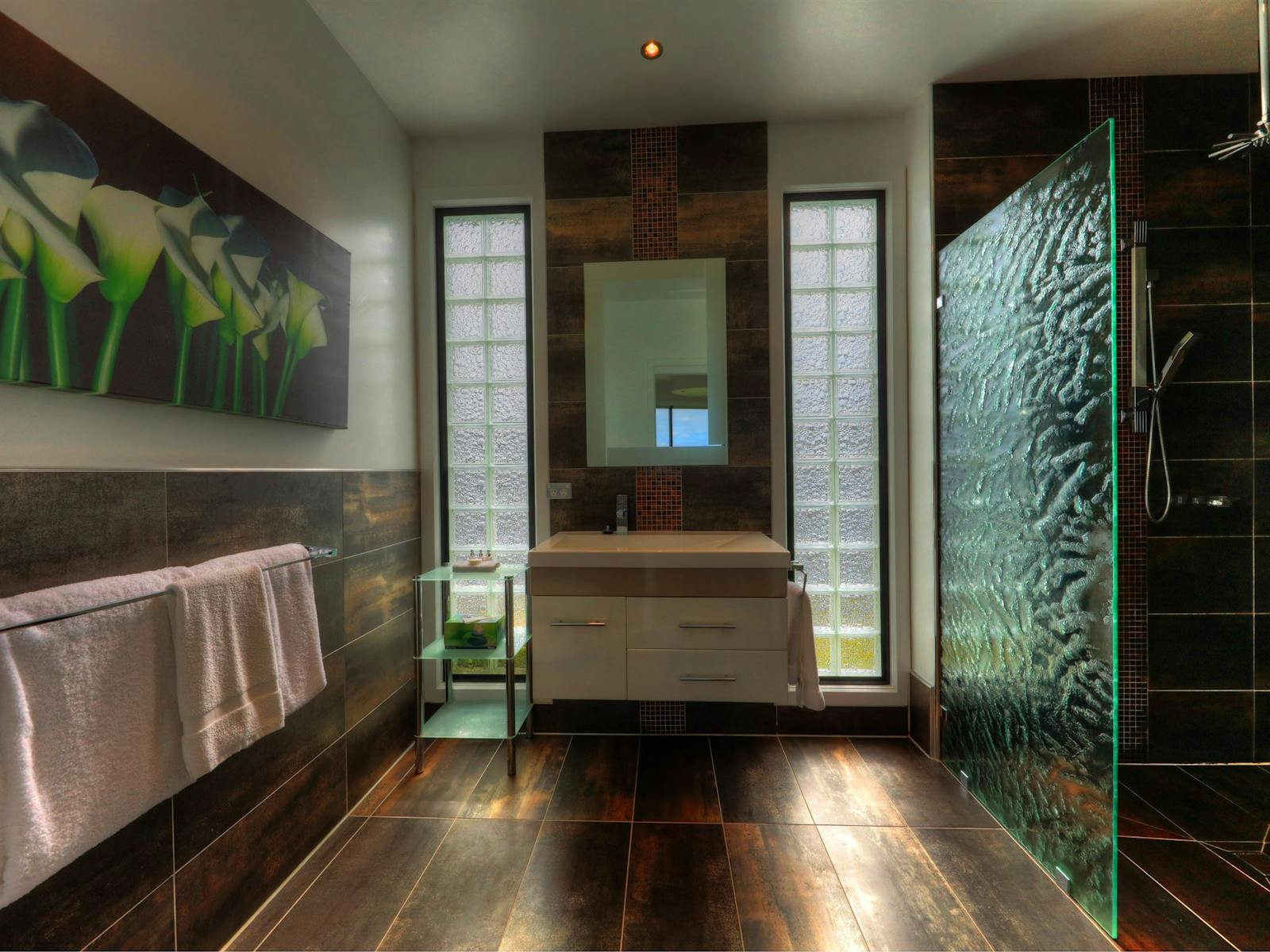Spacious modern bathroom