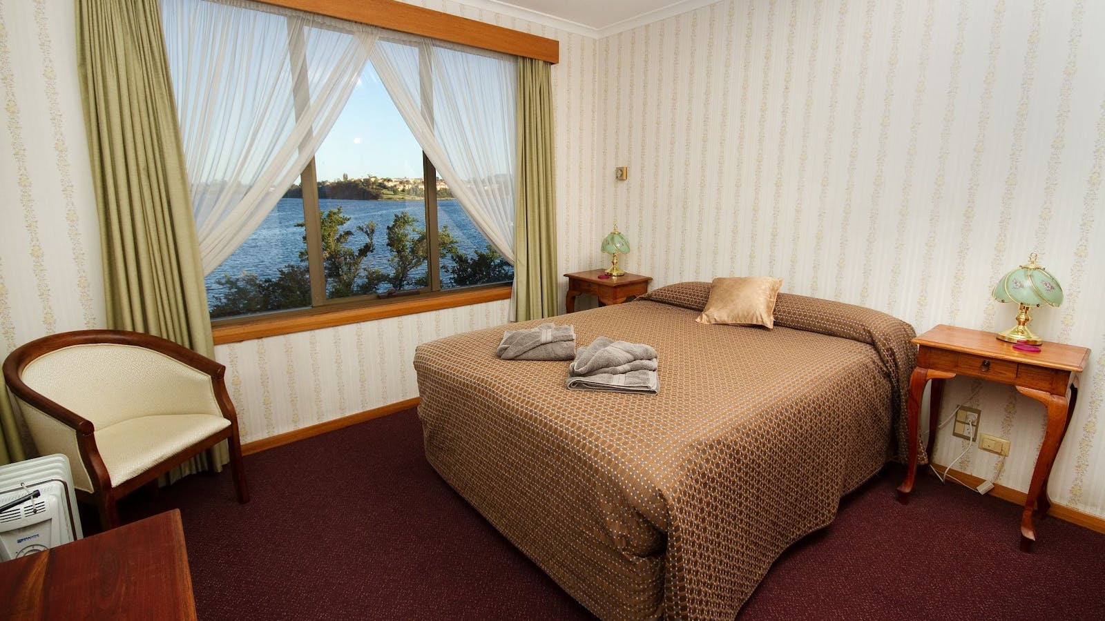 Derwent Retreat Master Bedroom