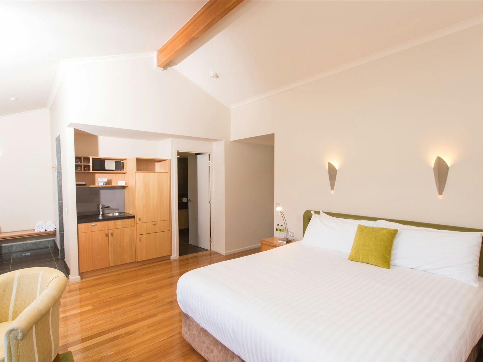 ATDW_Extra_Large_Landscape__9124318_OP2336_FL_Premier_Spa_Cabin_01_HR.jpg