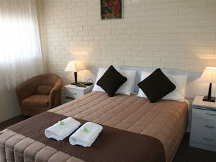 Bondi Motel Golden Chain