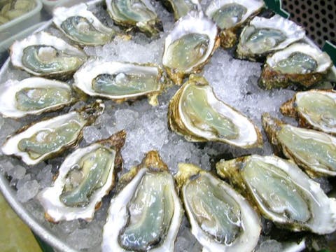 石頭牡蠣和棚外賣