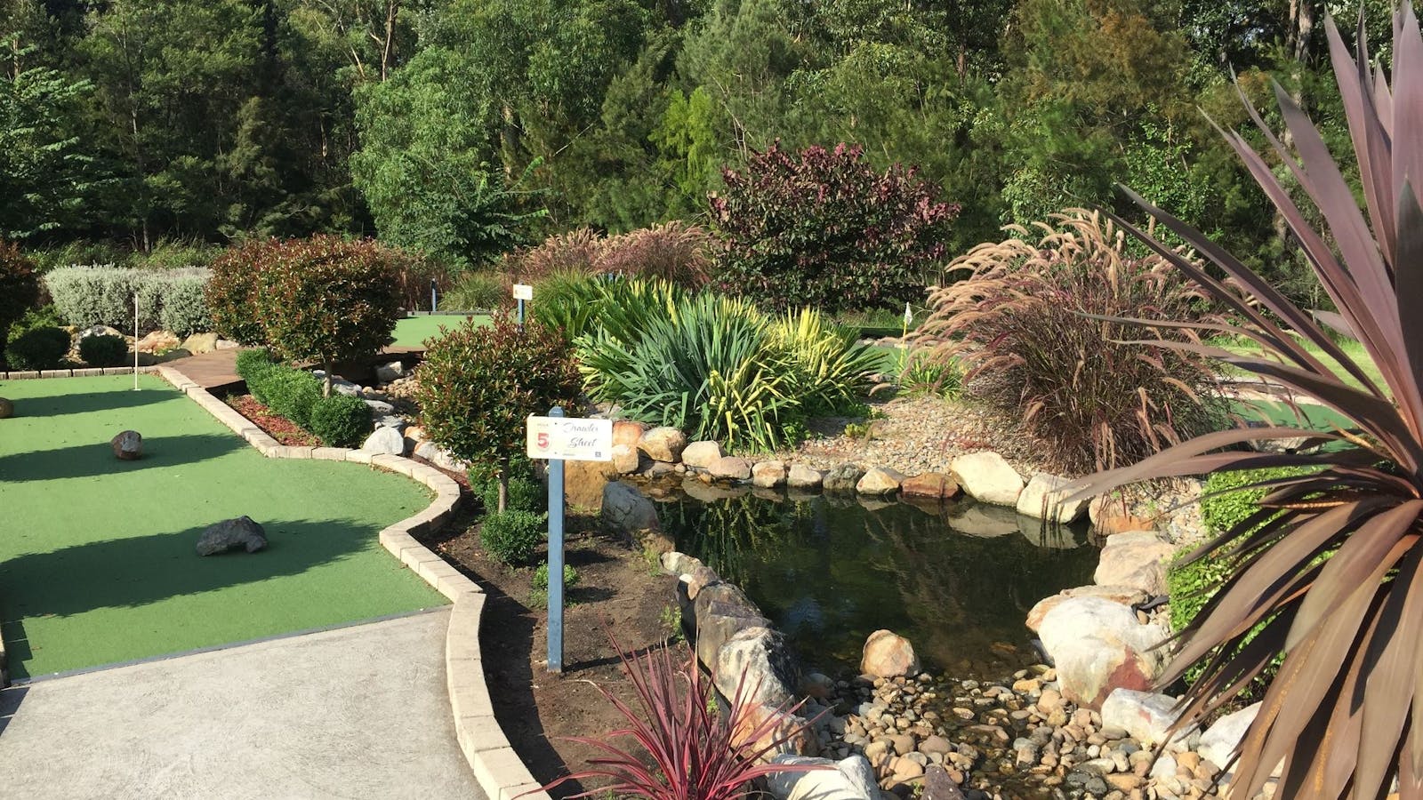 Husky Mini Golf - Club Husky, Huskisson NSW
