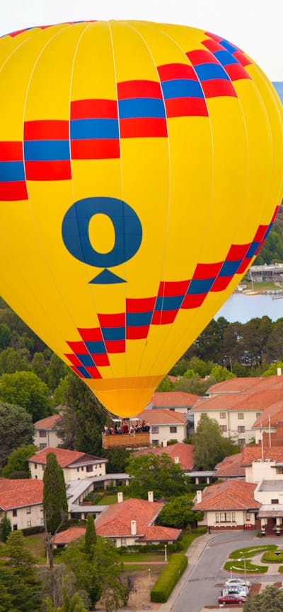Balloon flying over the Hyatt Hotel Canberra