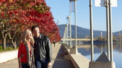 Walk on the edge of Lake Burley Griffin
