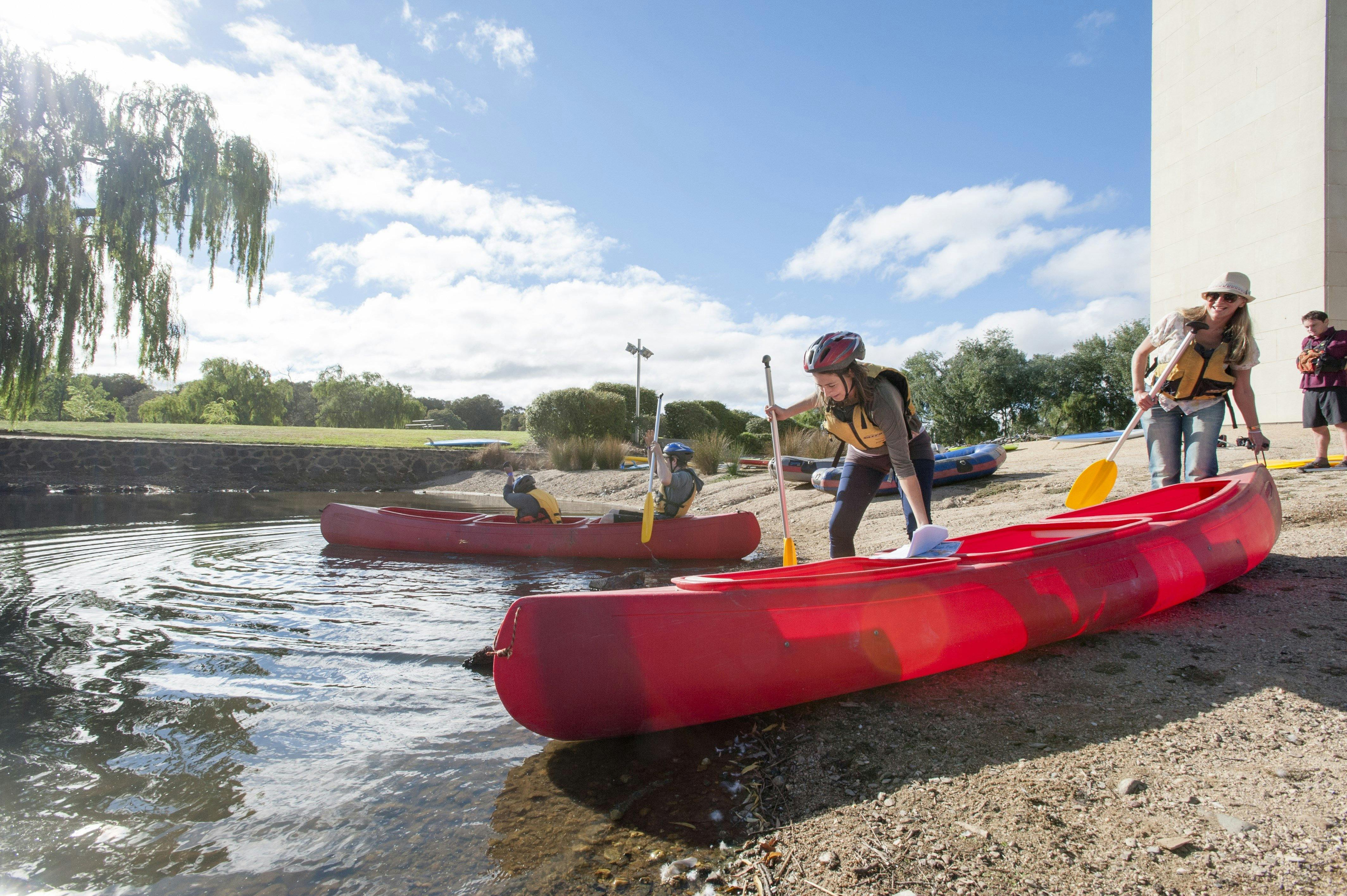 Beaching canoes near the Carillon