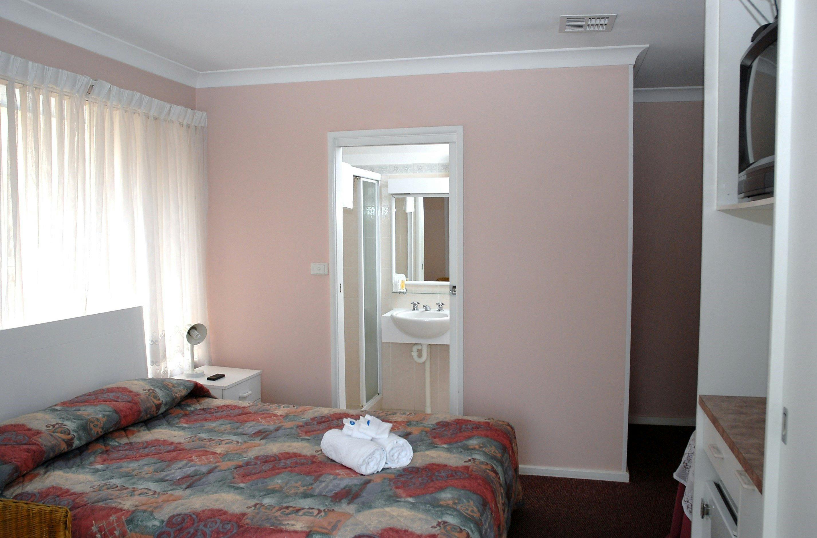 Queen size bed with view into ensuite