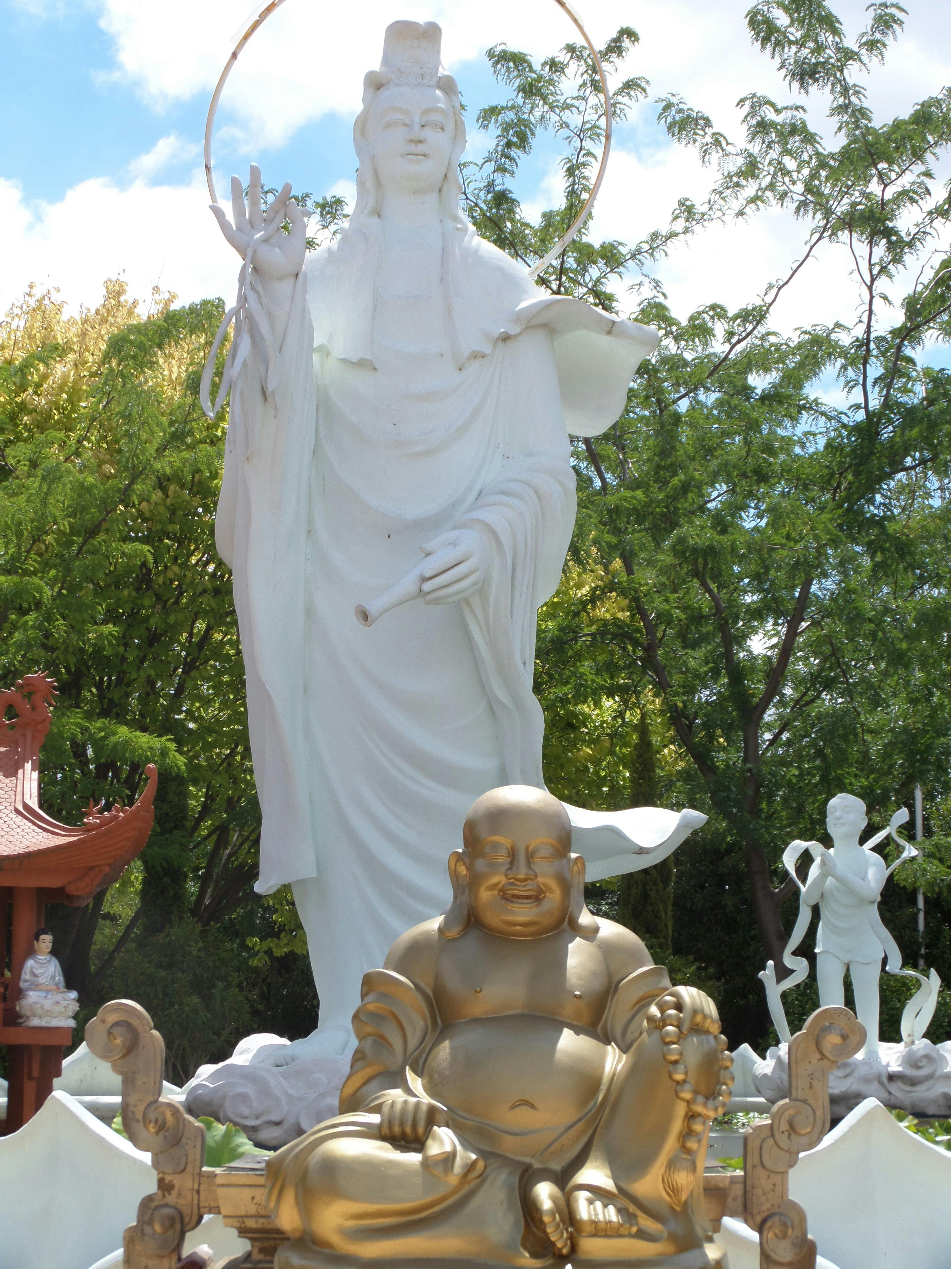 Sakyamuni Buddhist Centre statues