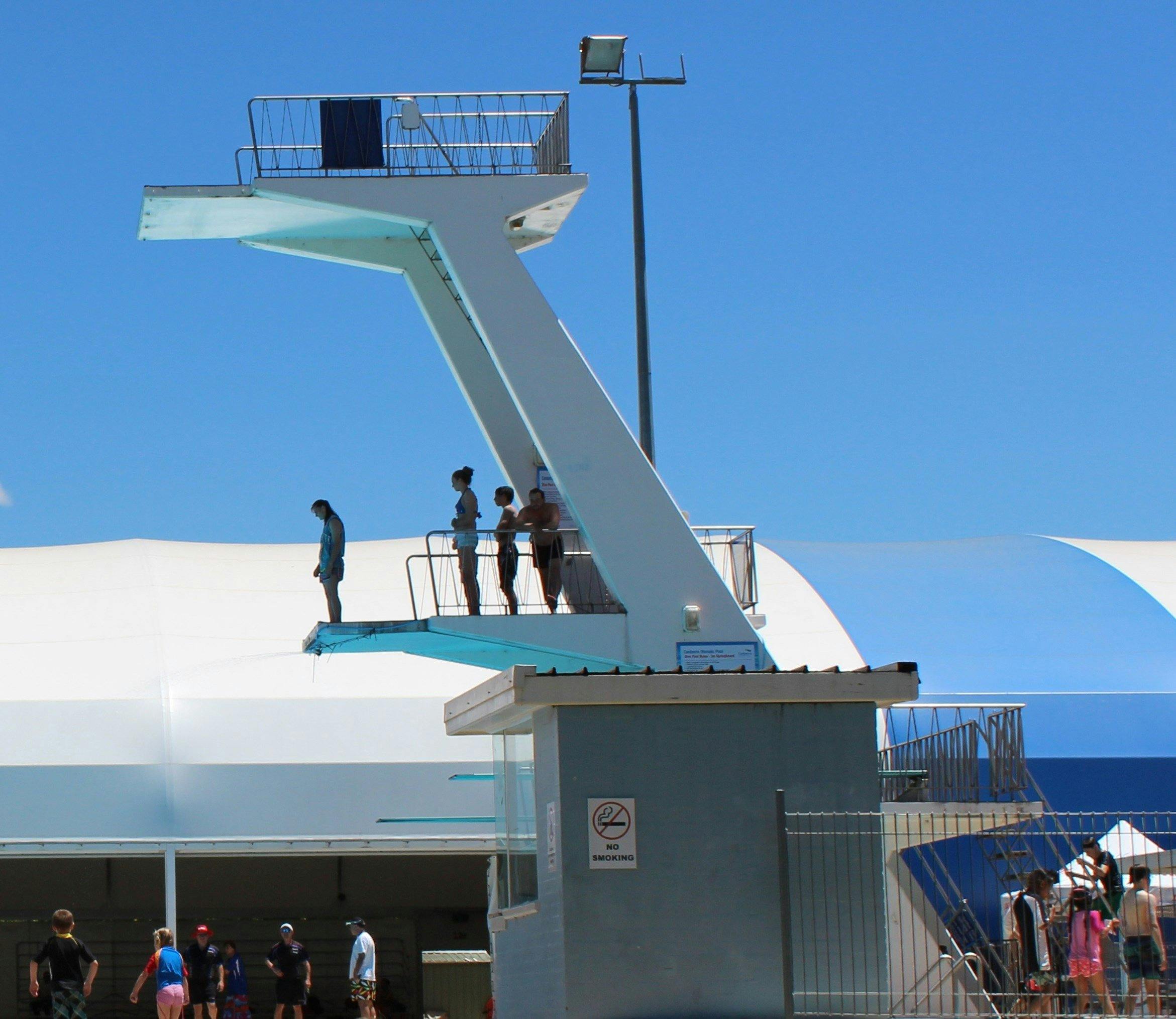 Diving tower