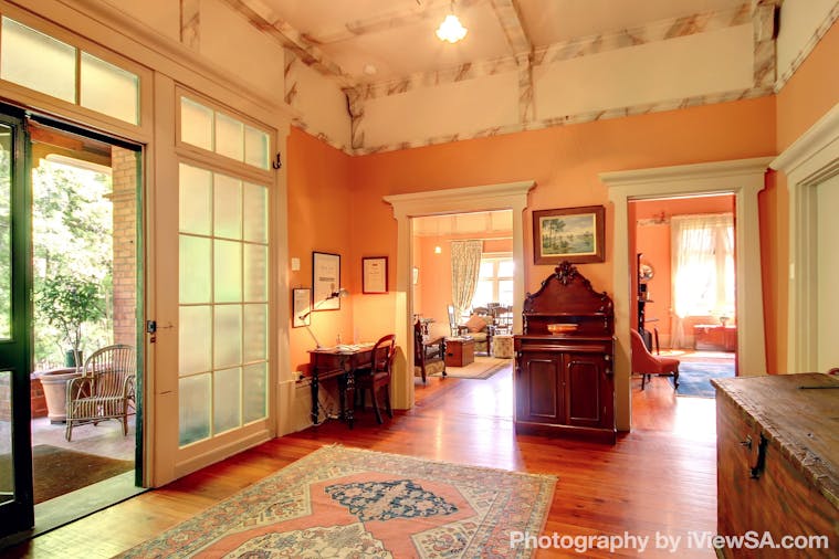 Buxton Manor George Lowe Esquire Apartment