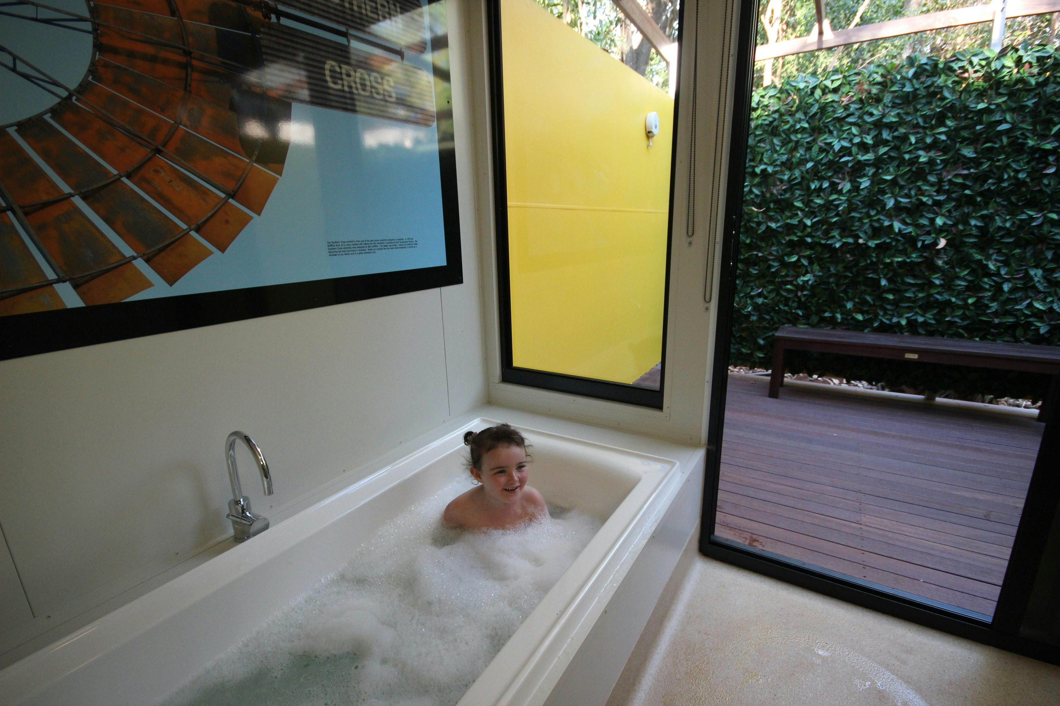 Bathroom with Courtyard - Ringer's Cabin