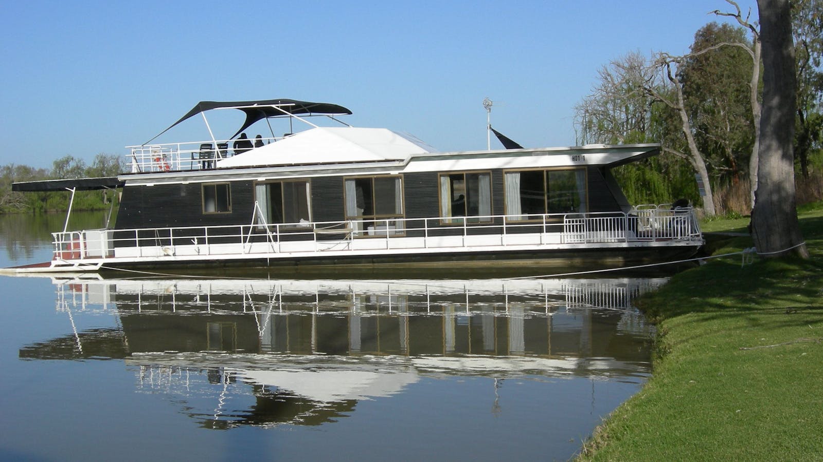 Galaxy Houseboat