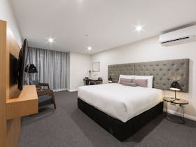 Superior king room interior
