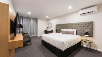 Superior king room interior