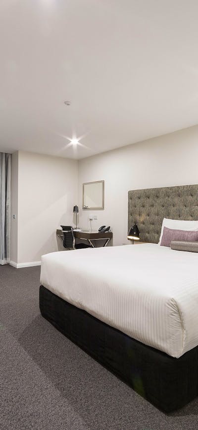 Superior king room interior