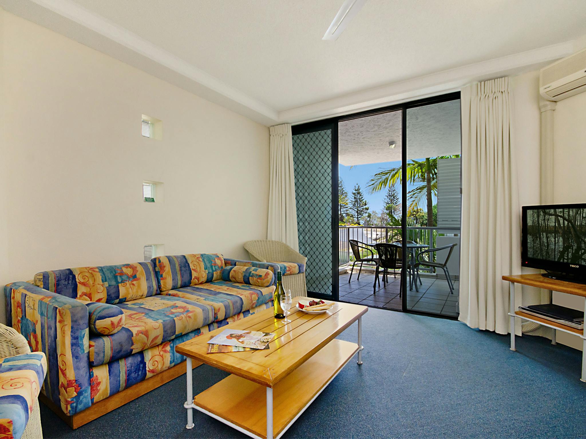 Standard King Style Lounge