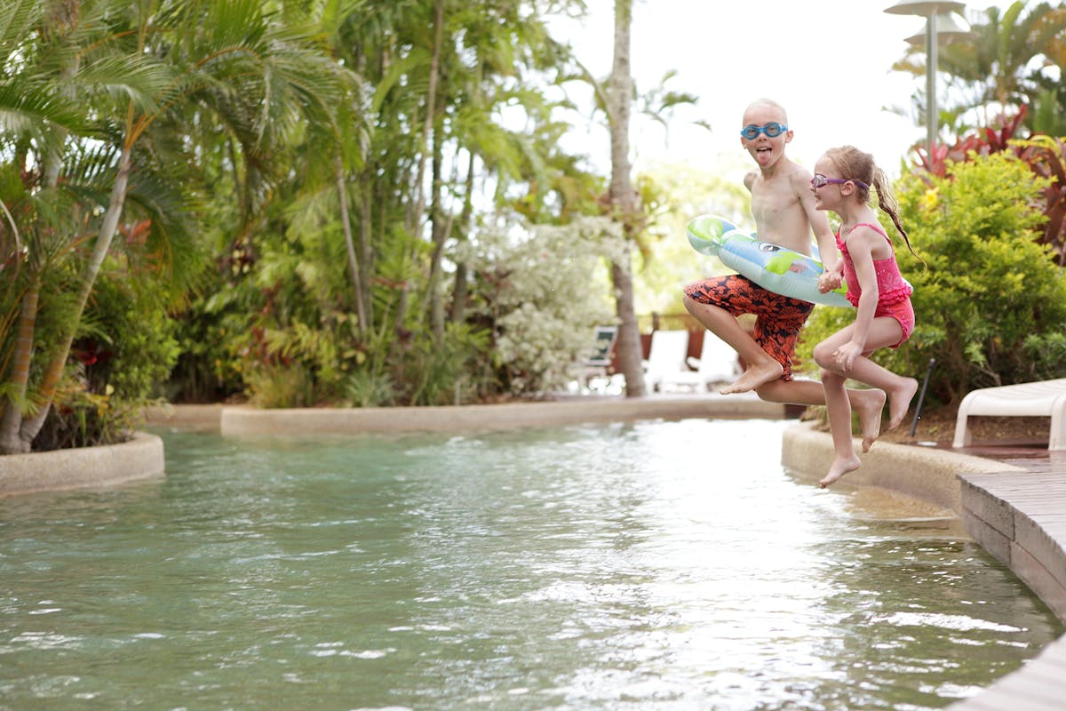 Rydges Esplanade Resort Cairns Swimming Pool
