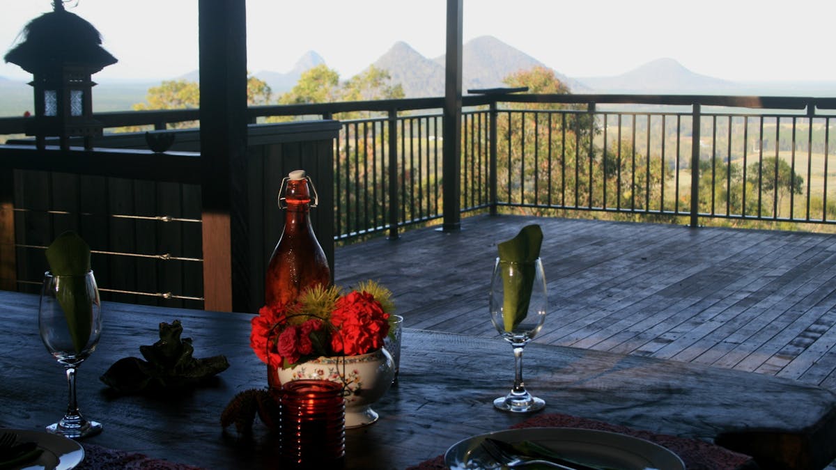Alfresco dining on Gulloo cabin deck