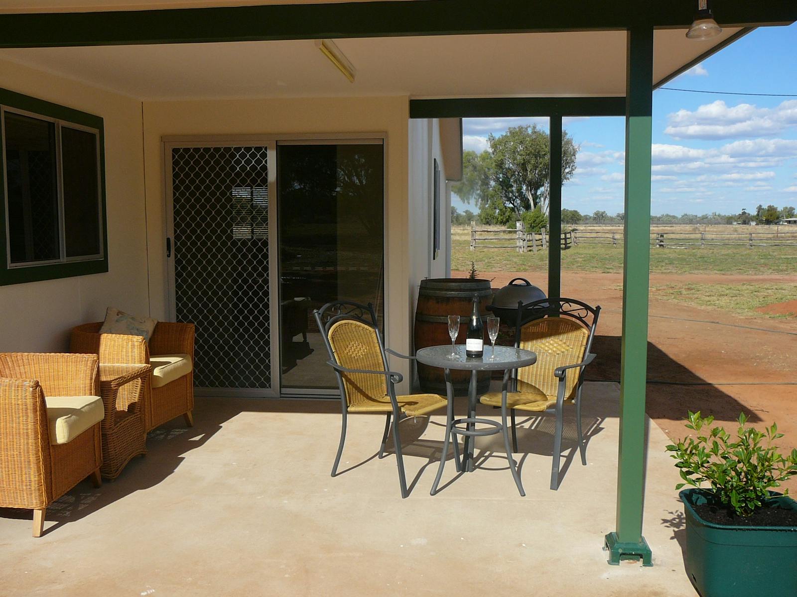 Charleville Bush Caravan Park and Cottage