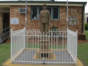 Soldier Statue Memorial, Chinchilla