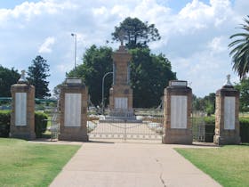 Warwick War Memorial and Gates