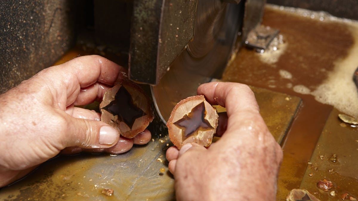 Cutting thundereggs