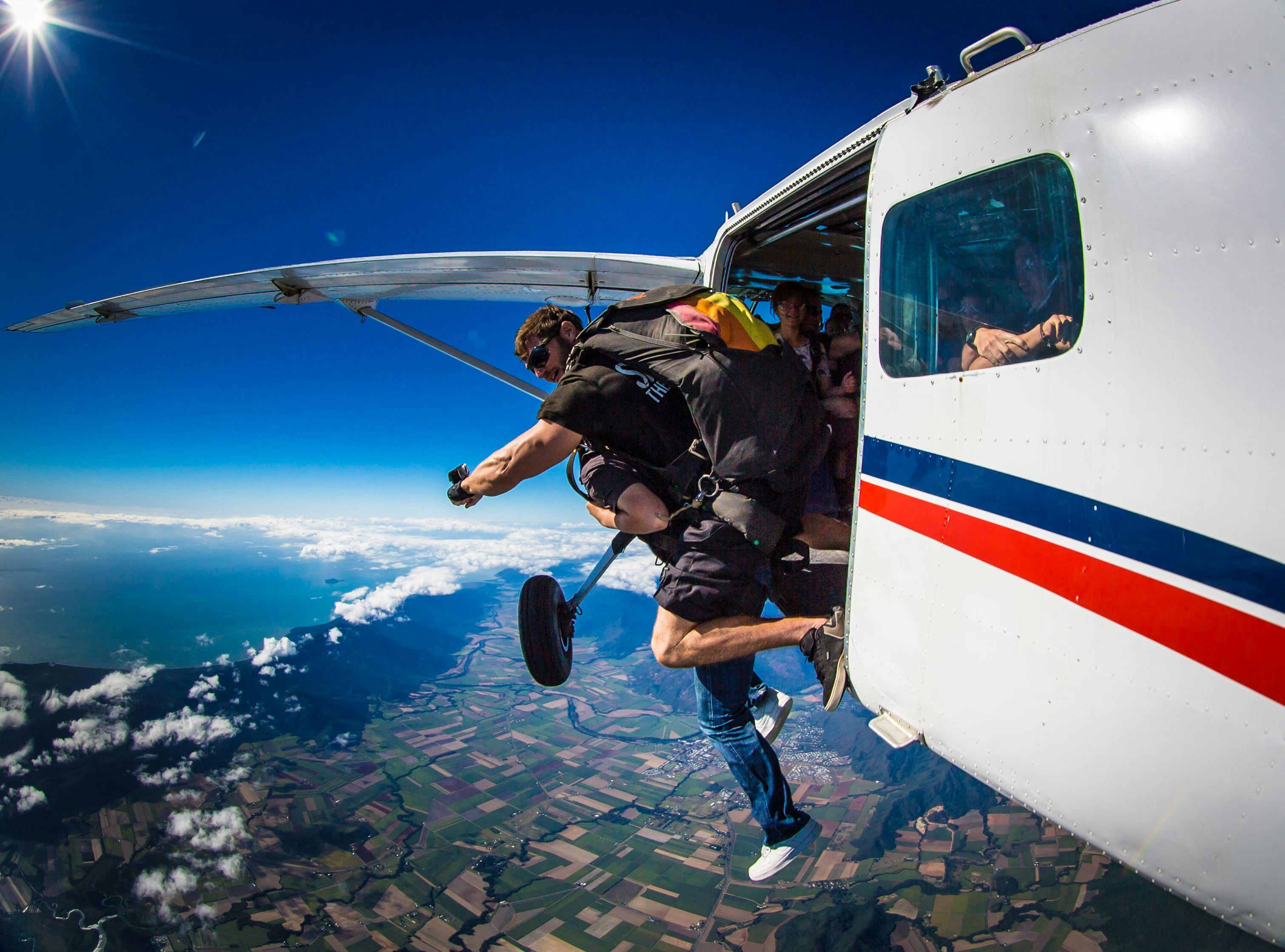 Skydive Cairns up to 15000 Feet Tandem Skydive