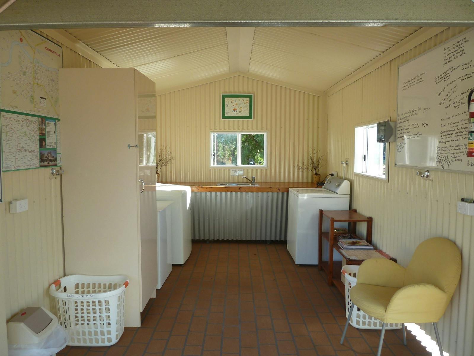 Charleville Bush Caravan Park and Cottage