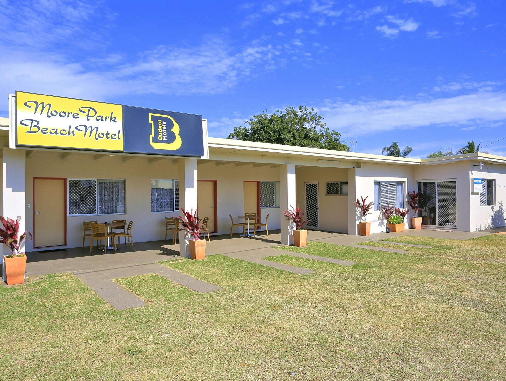 Moore Park Beach Motel Queensland