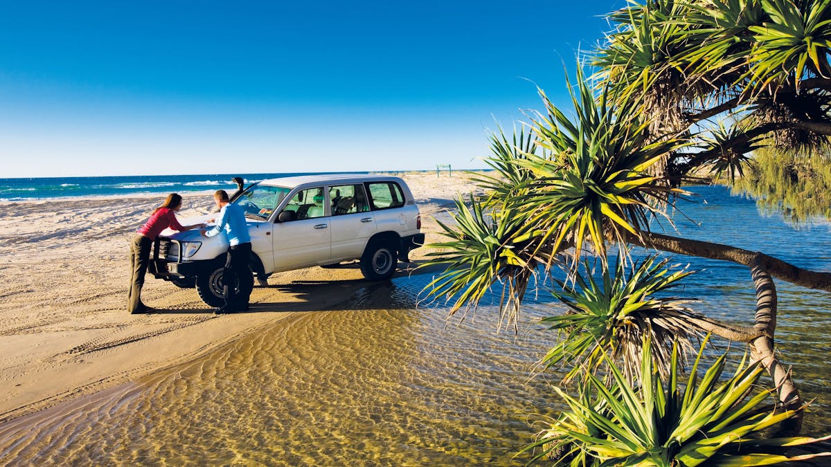 Four Wheel Driving on Fraser Island, Queensland