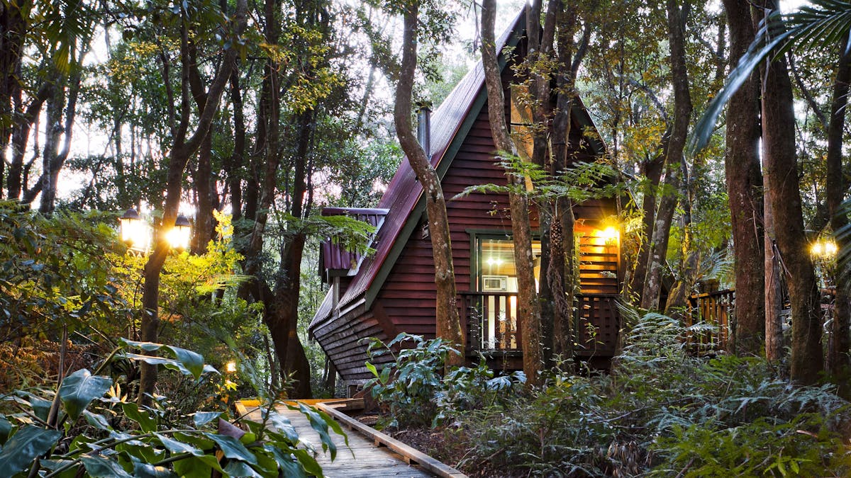Rainforest Spa chalet with fireplace