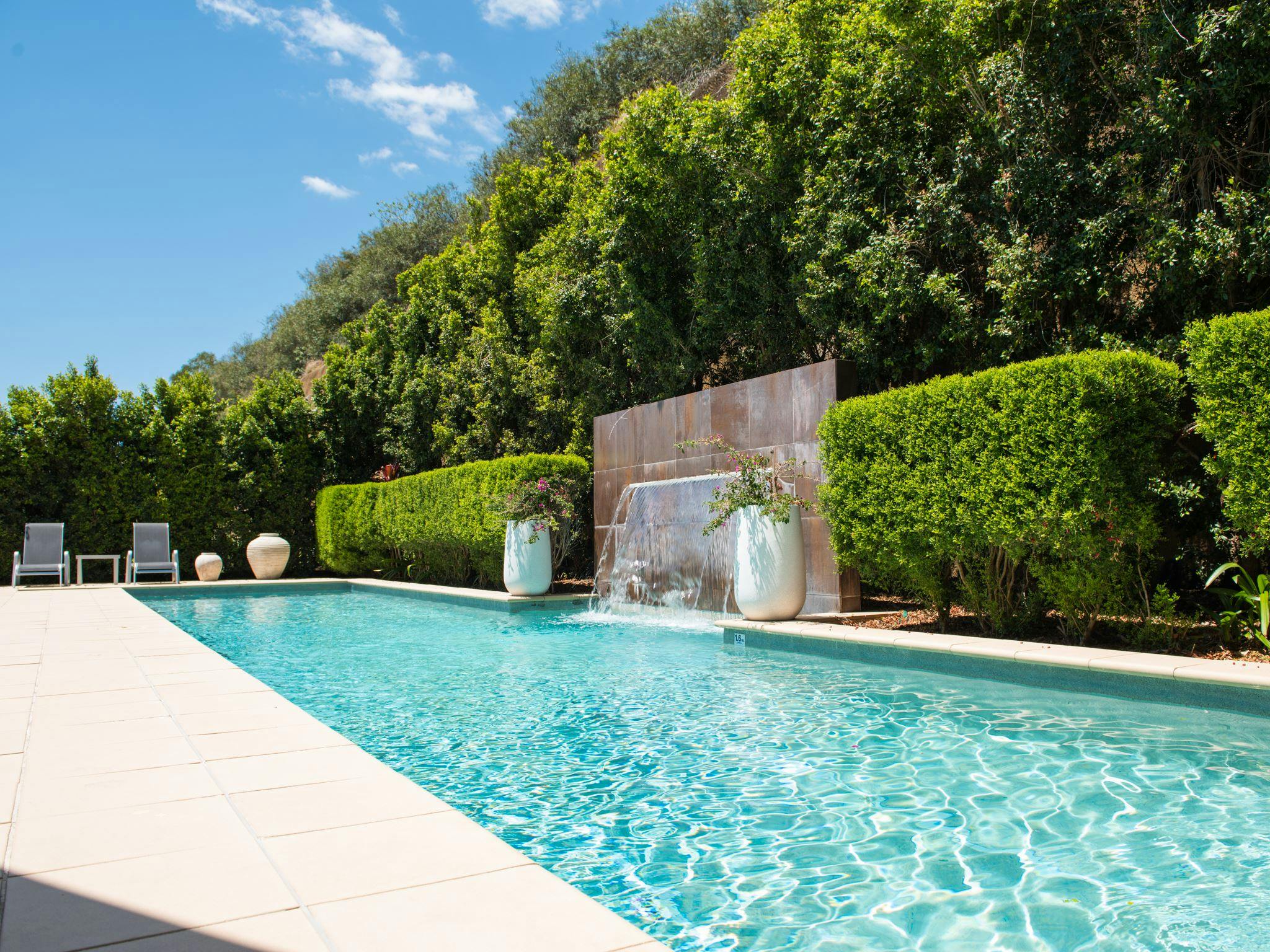 Springfield Lakes Hotel