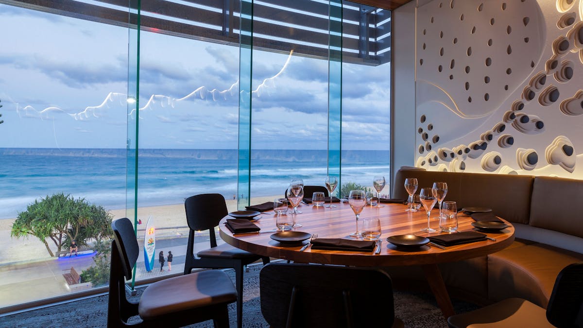 Beach front dining with unintrupted ocean views