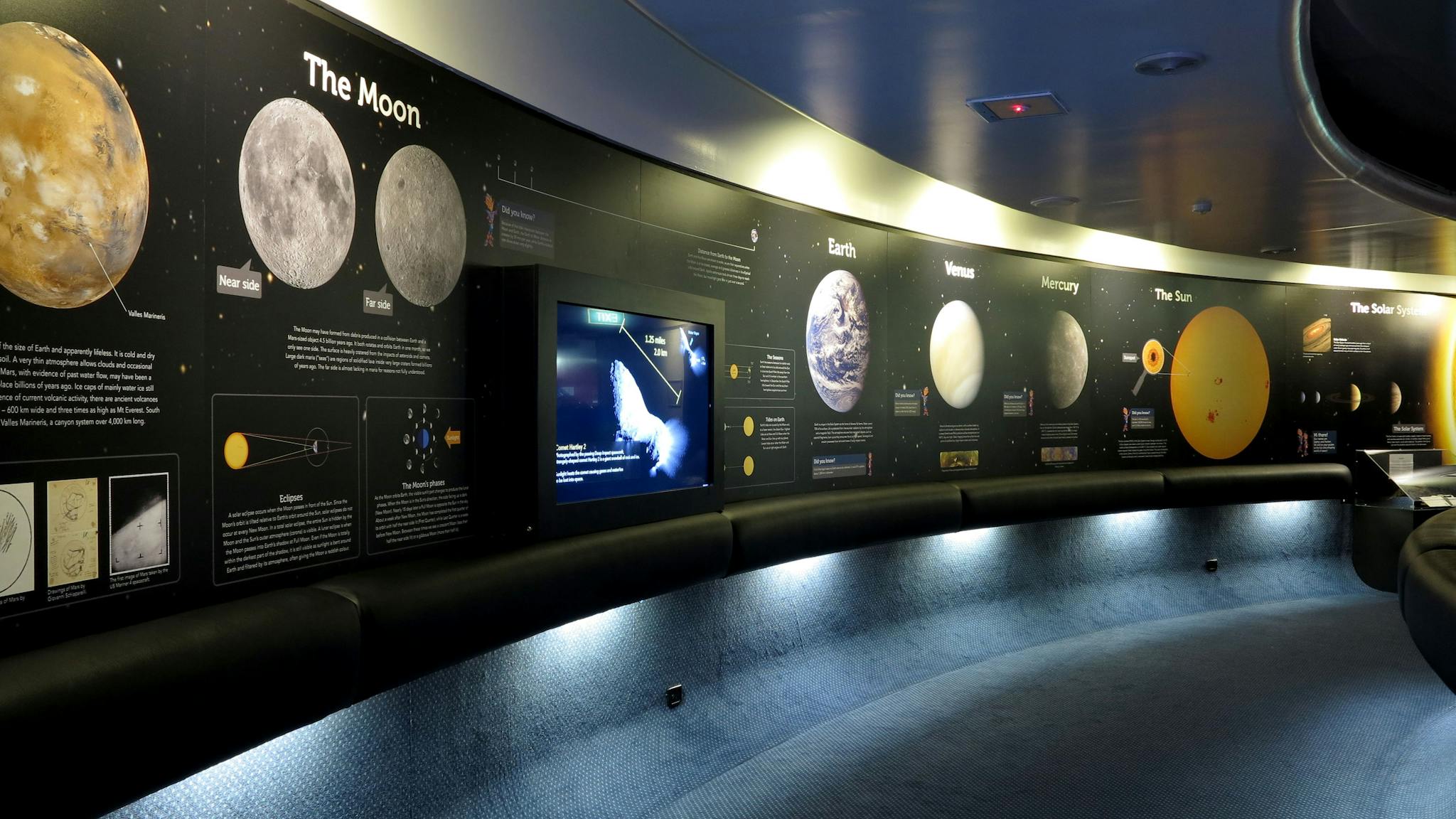 Planetarium gallery with Solar System displays