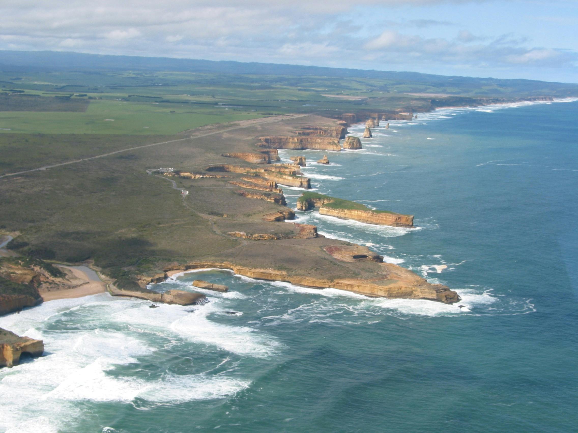12 Apostles - London Bridge - Bay of Islands - Cape Otway Lighthouse Scenic Helicopter Flight