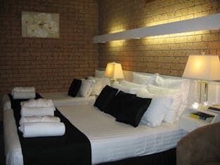 Golden Harvest Motor Inn