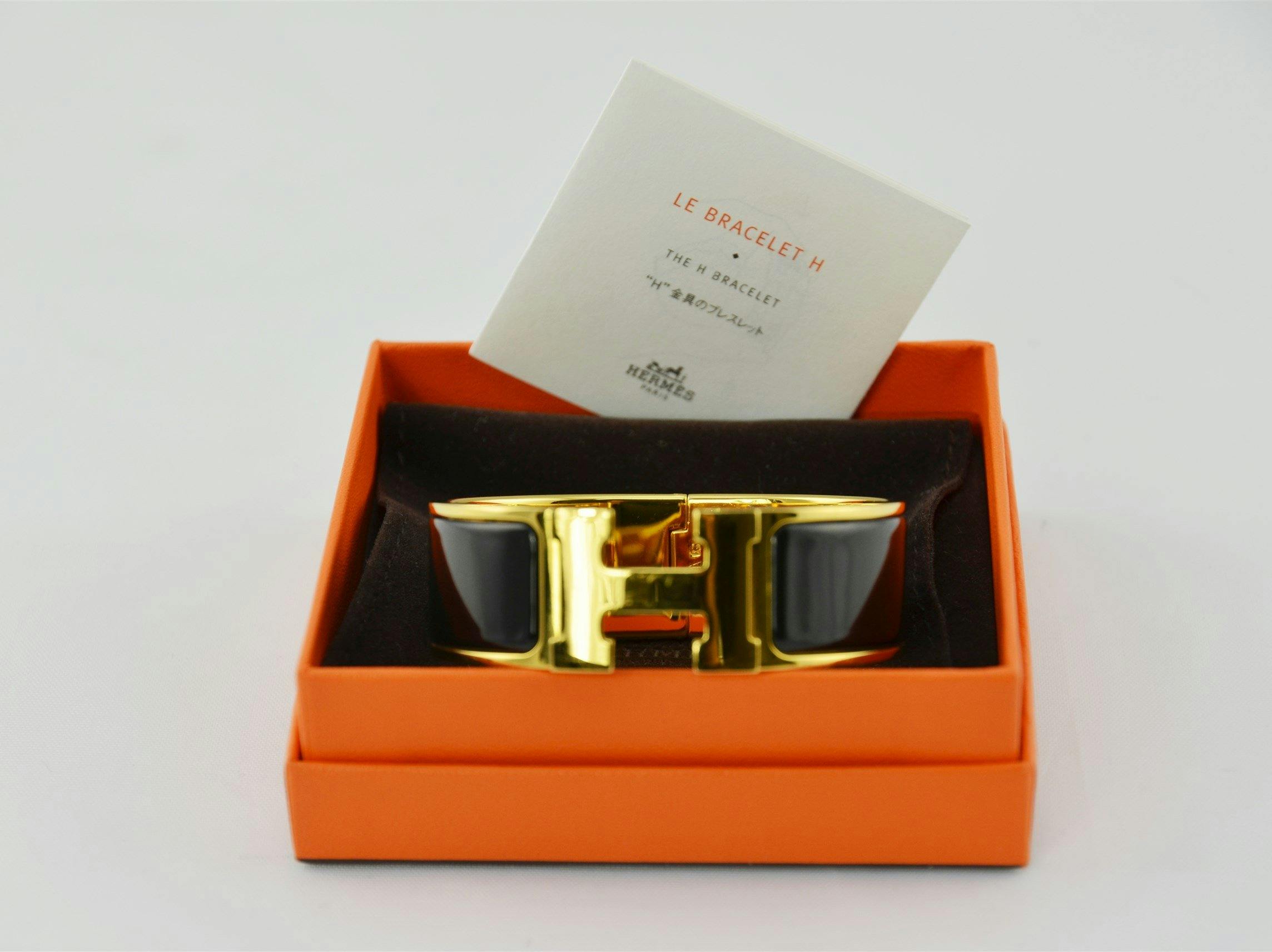 H-Armband aus schwarzer Emaille und Gold