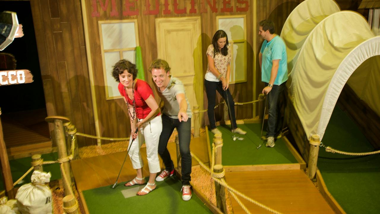 Mega Mini Golf