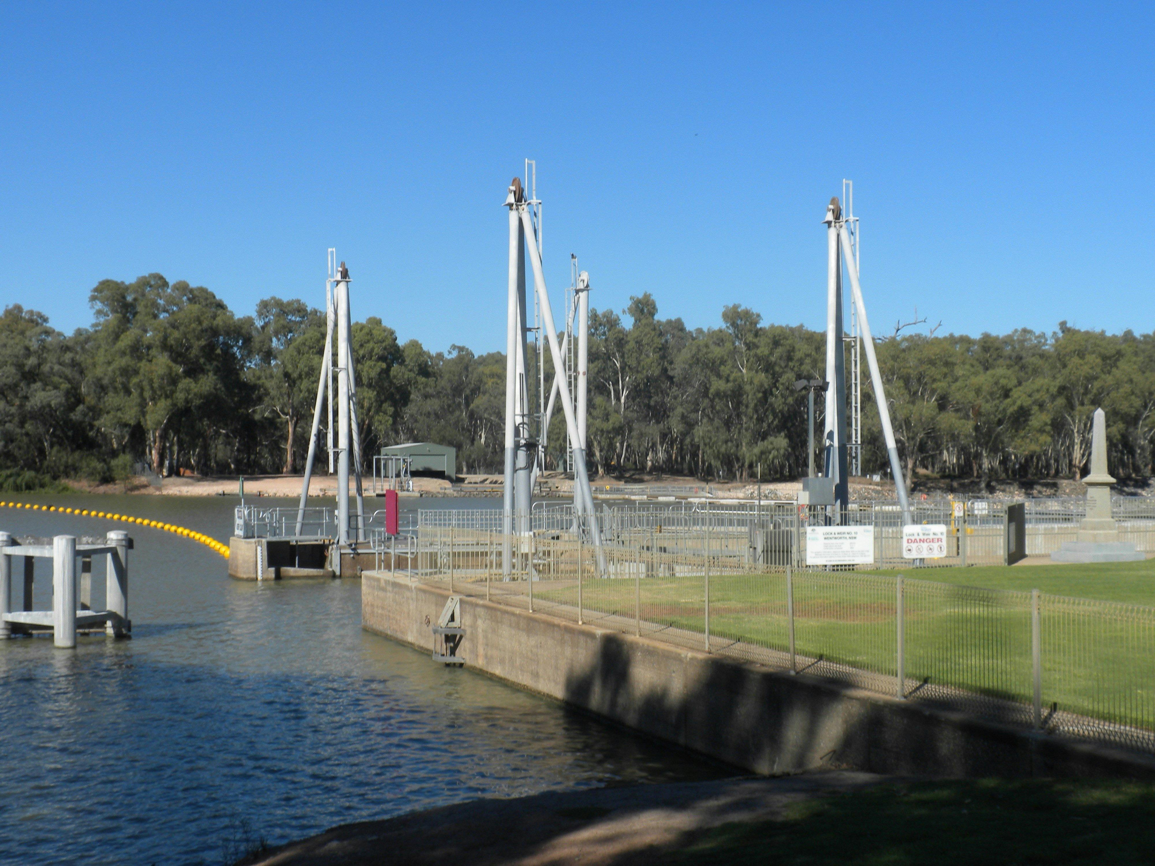 Lock 10 and Weir