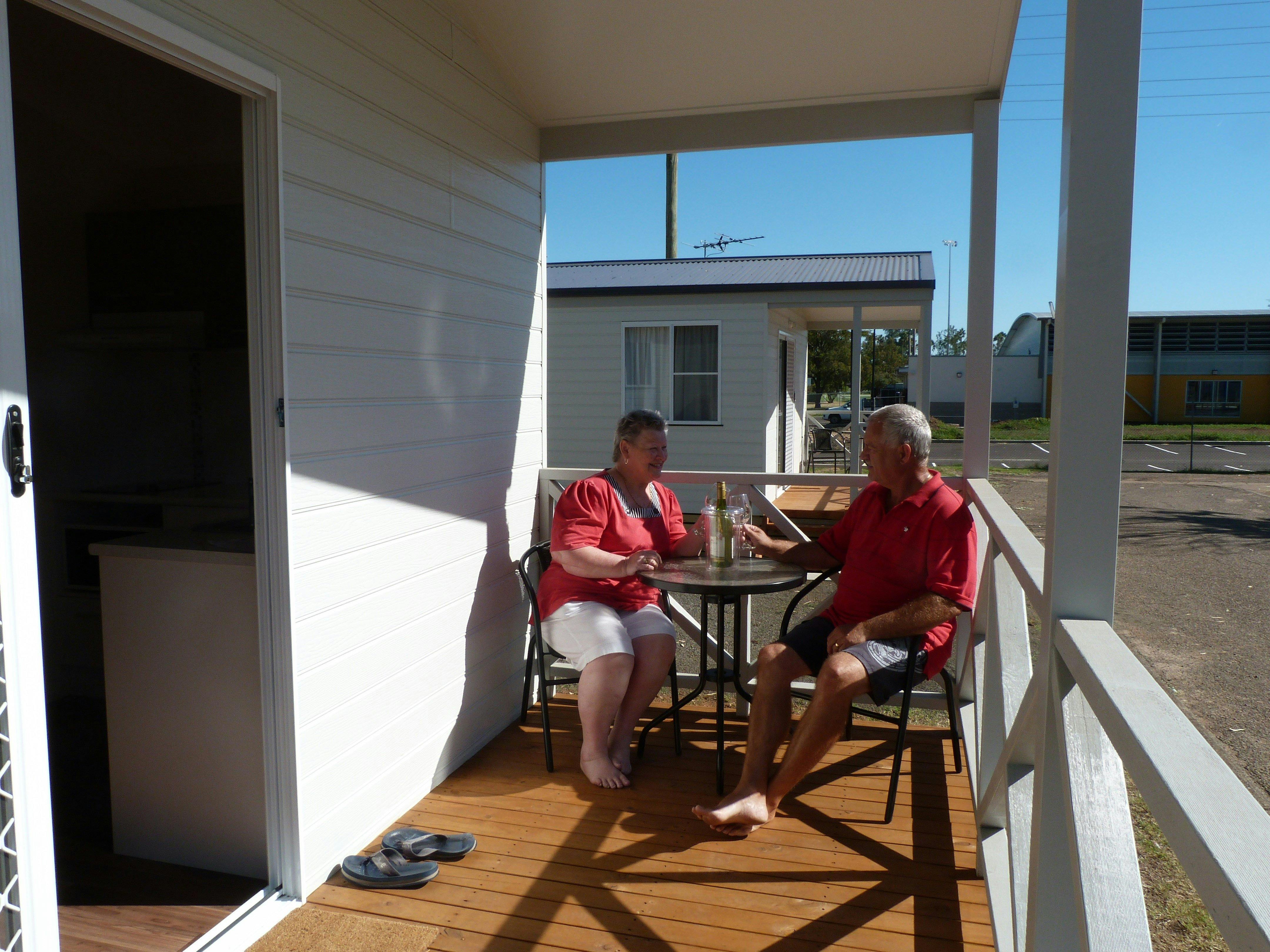 Narrabri Big Sky Caravan Park Cabin Deck