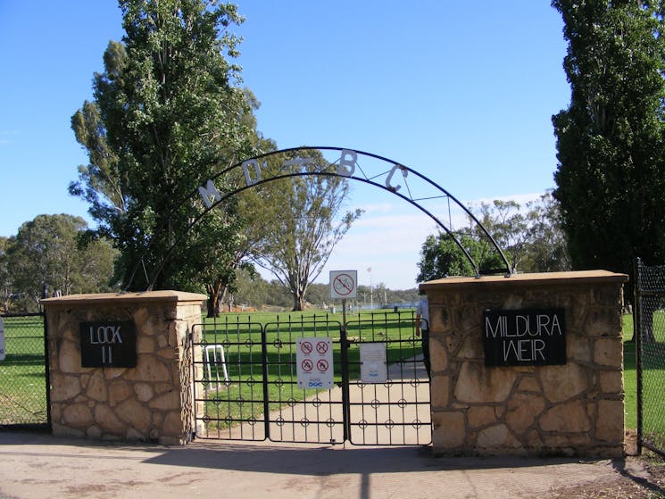 Lock 11, Weir and Lock Island