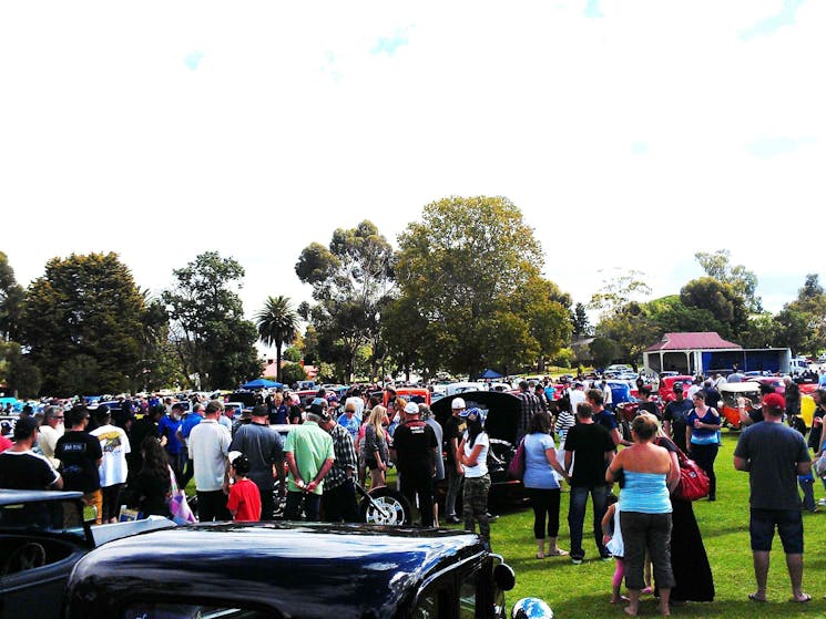 Previous Rod Run Crowd