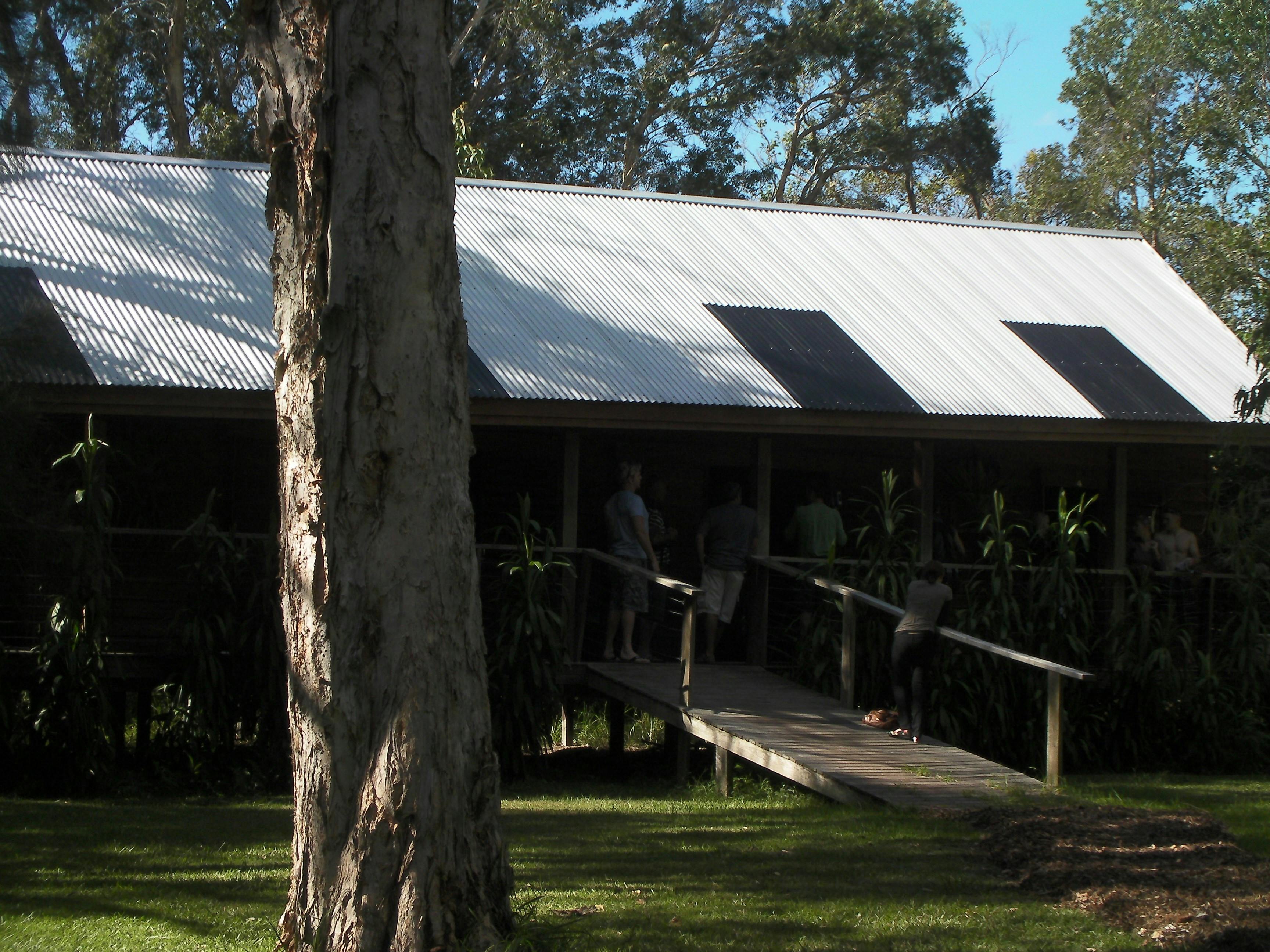 Melaleuca Surfside Backpackers six person share rooms