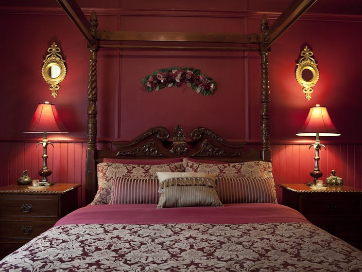 Romantic Queen four poster bedroom