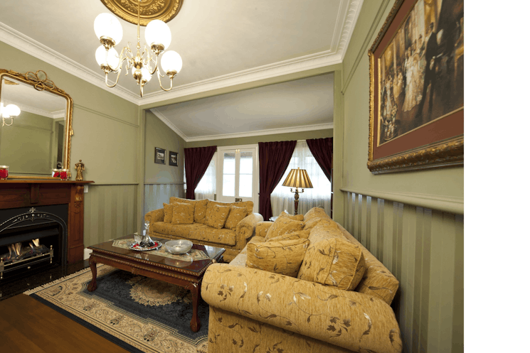 Relax in style in the third queen 4-poster bedroom complete with fine linen and plush surrounds