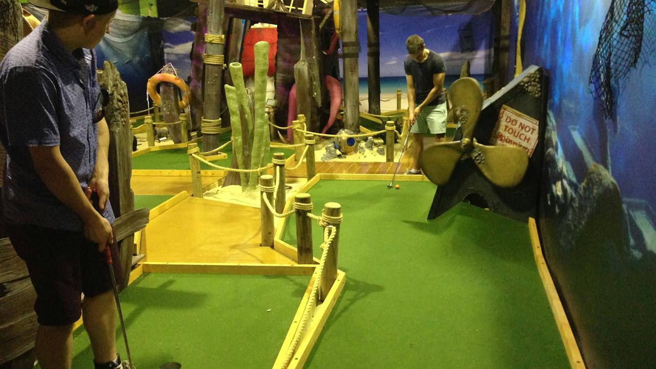 Mega Mini Golf
