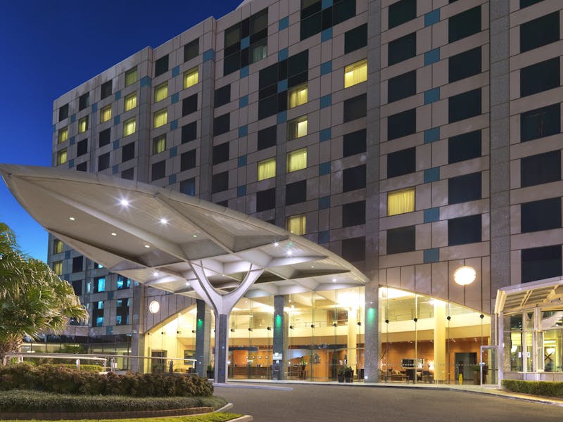 Holiday Inn Sydney Airport Entrance