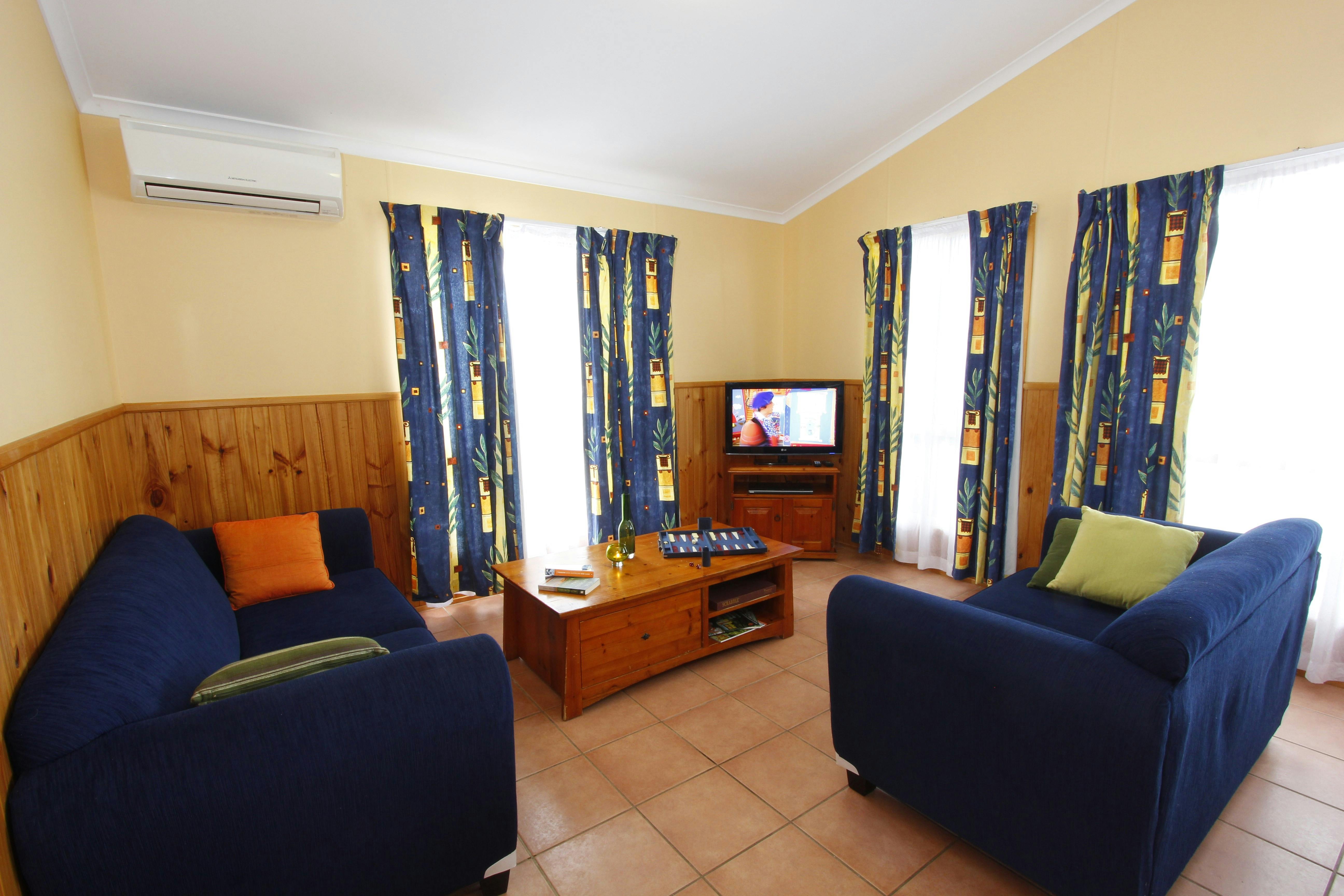 Bulli 2 Bedroom Deluxe Cabin