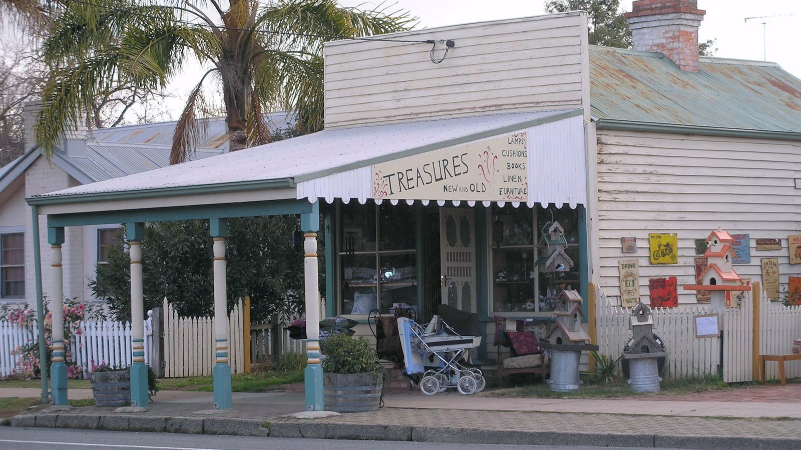 Lady Gails Bookshop and Curios
